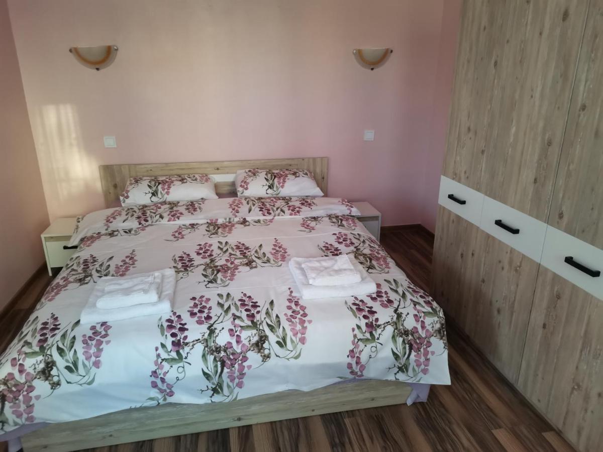 Guest Rooms Mihaylovi Pavel Banja Kültér fotó