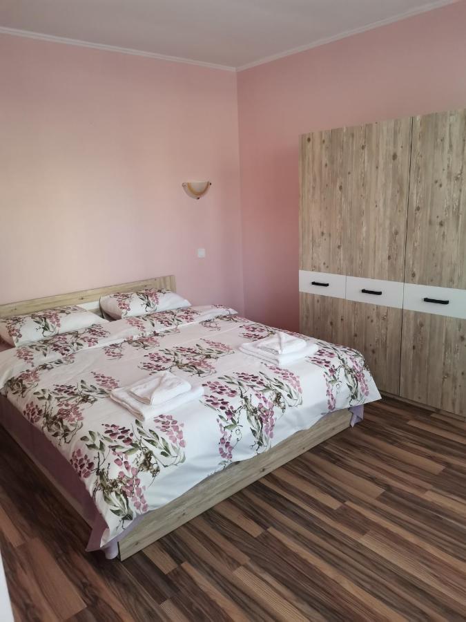 Guest Rooms Mihaylovi Pavel Banja Kültér fotó